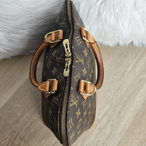 SOLD 🔥🔥Authentic Louis Vuitton Alma PM - Picture 4 of 17